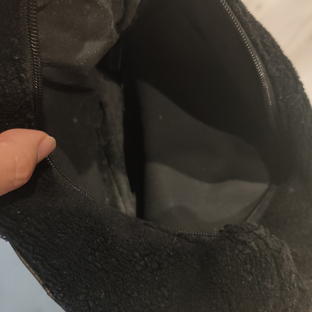 Authentic CHANEL fluffy pouch - Picture 2 of 2